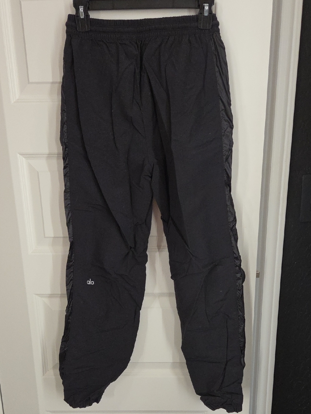 ALO Yoga Womens Black Jogger Pants with Side Trim NWOT